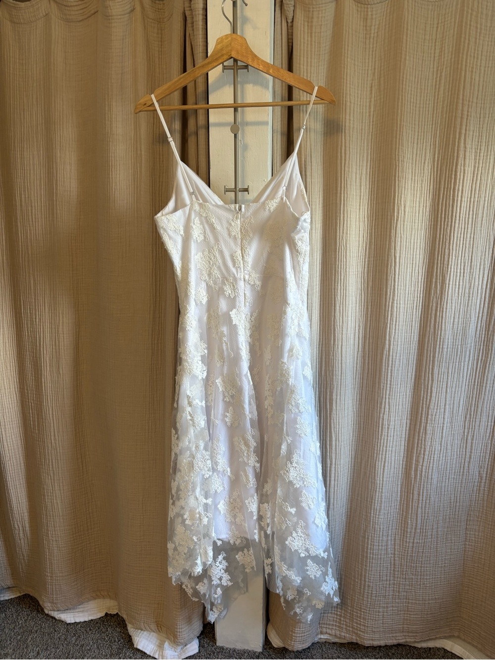 New Storia Lace Handkerchief Hem Midi Dress- Large - Picture 7 of 13